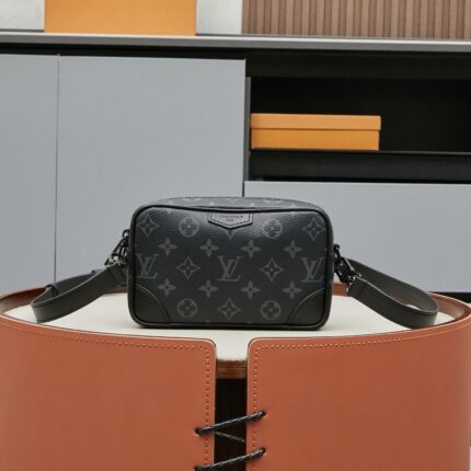 Trocadéro Wearable Wallet